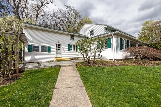 Building Photo - 1253 Fairport Rd