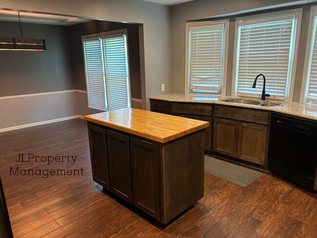 Building Photo - 10001 Century Ln