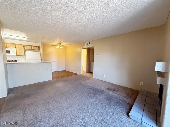 Foto del edificio - 2982 Juniper Hills Blvd