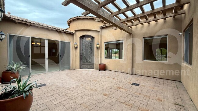 Foto del edificio - 2950 E Latham Way