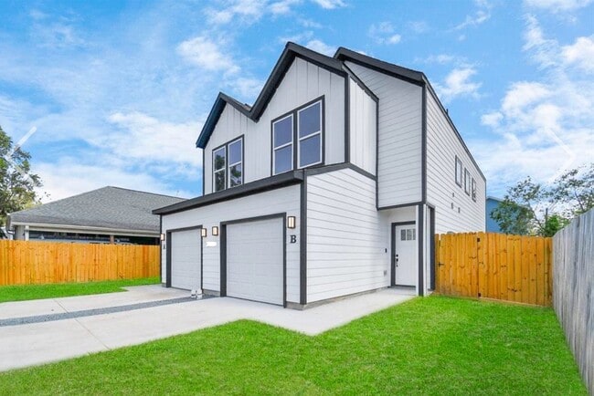 Building Photo - 2310 Erastus St