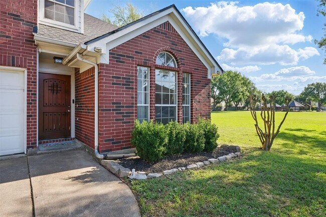 Building Photo - 8930 Deer Meadow Dr
