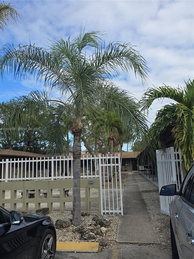 Building Photo - 12605 NE 13th Ave