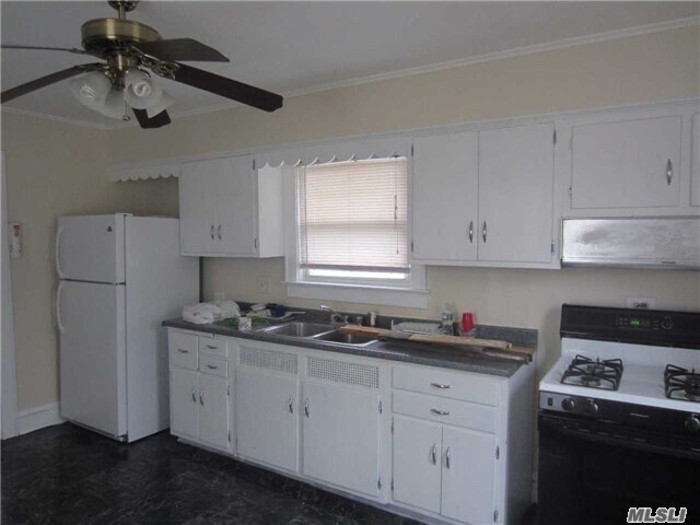 Building Photo - 50 Pearsall Ave