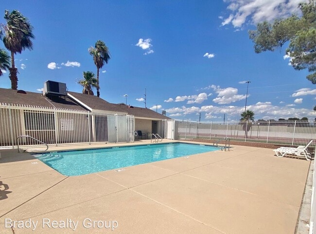 Building Photo - 1 br, 1.5 bath House - 100 Crestline Drive...