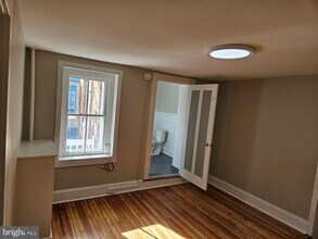 Building Photo - 334 N Market St