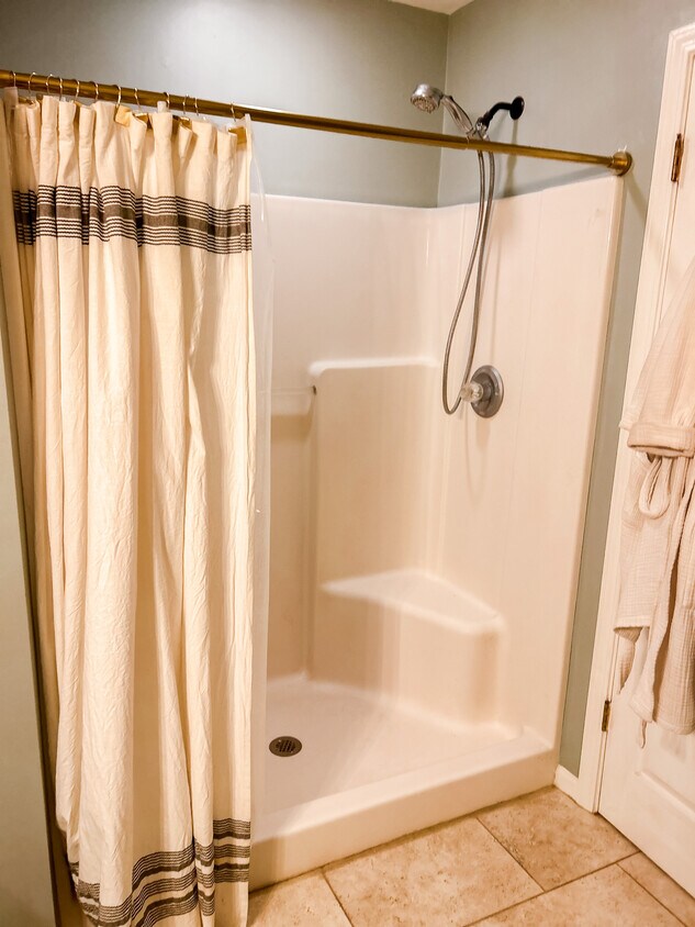 Foto principal - 106 E Madison Ave