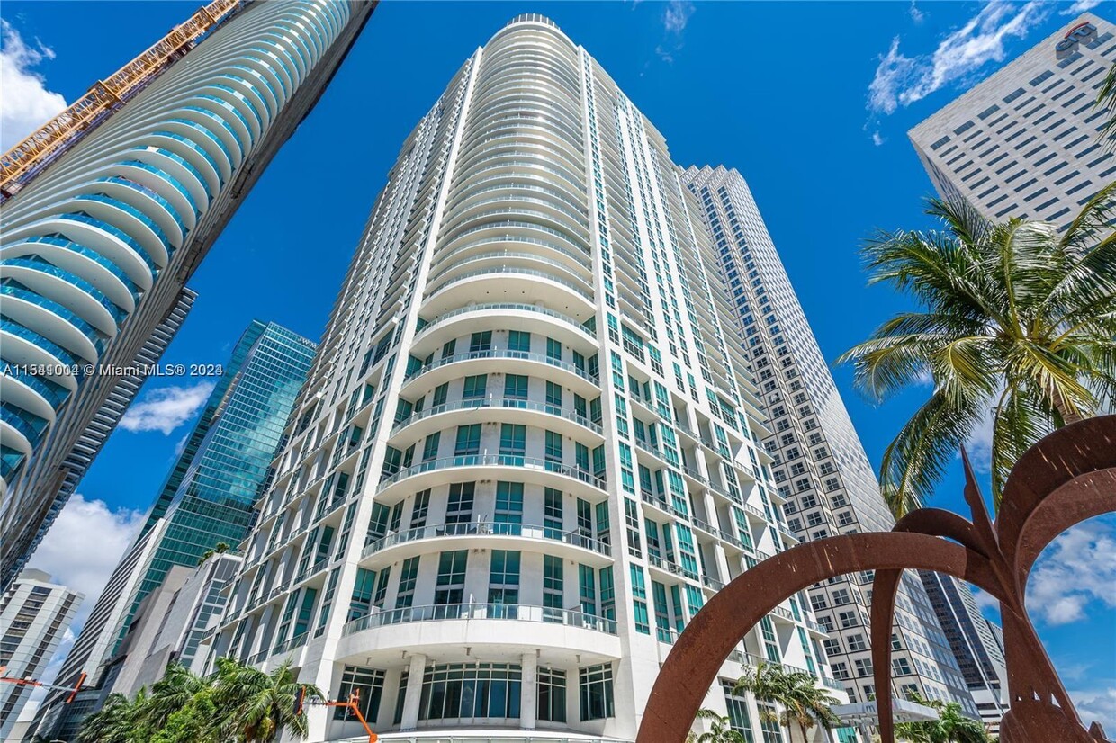 Foto principal - 300 S Biscayne Blvd