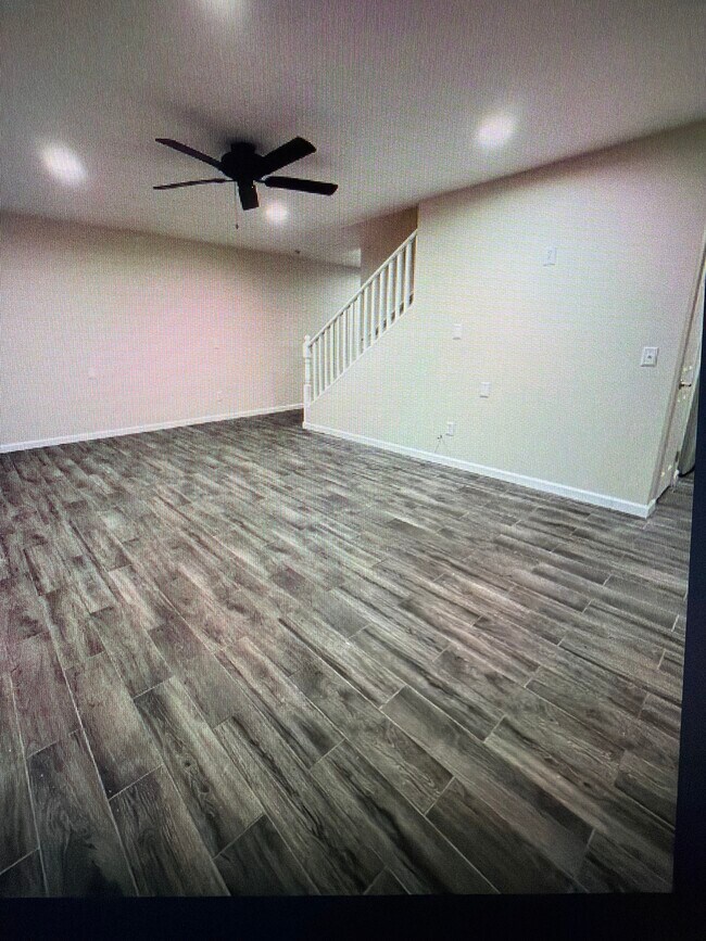 Sala de estar - 1565 Mendocino Dr