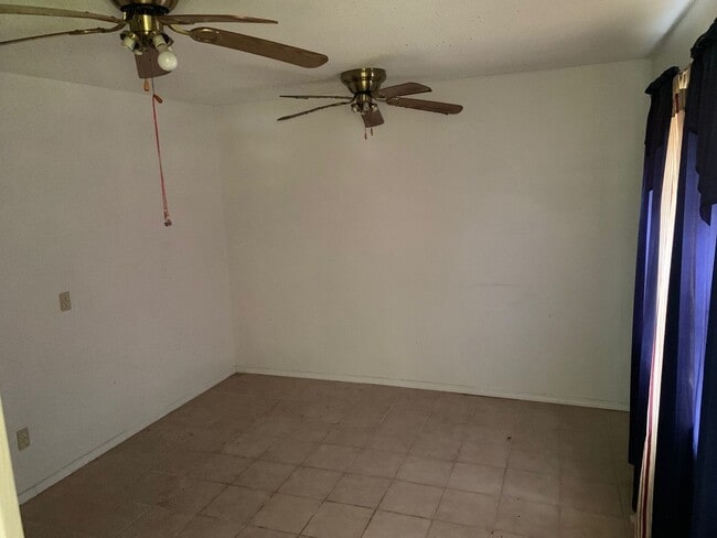 Building Photo - 3 Bedroom Single Family Home in Moss Point
