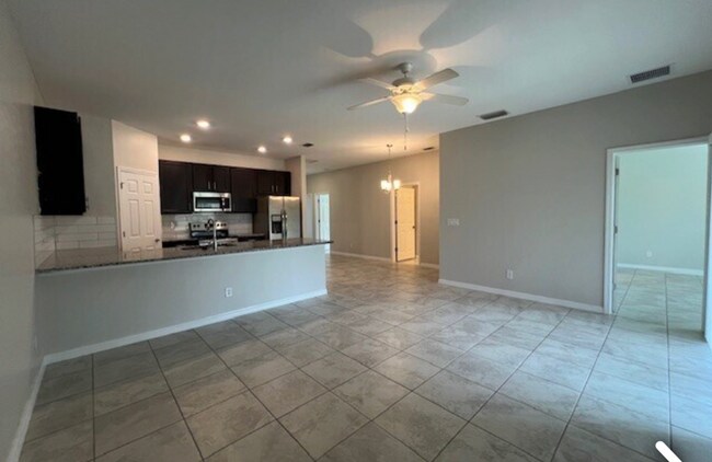 Foto del edificio - 3-bedroom, 2-bath duplex in Punta Gorda, FL.