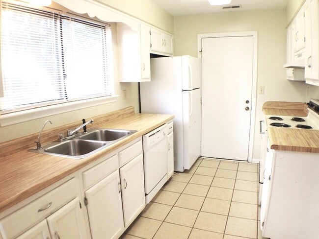 Foto del edificio - 5436 Chatham Lake Dr