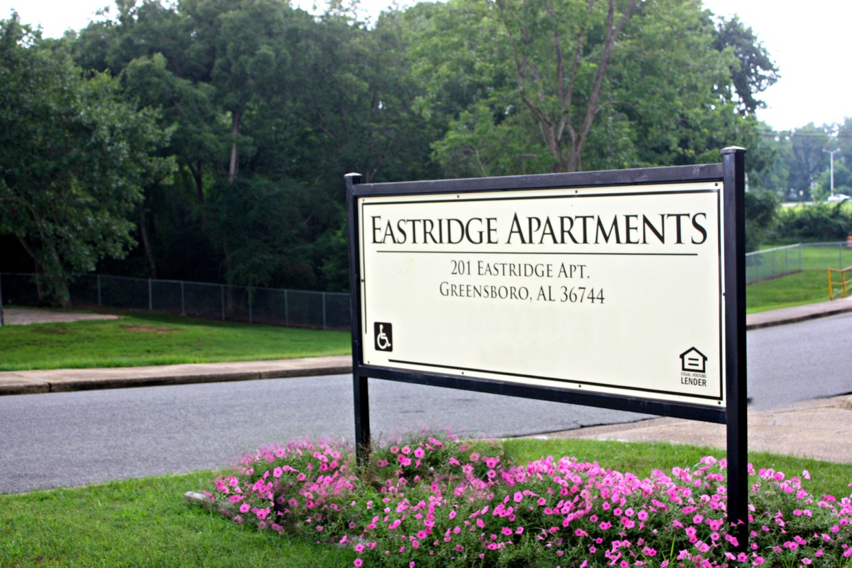 Convenient to schools & grocery - Eastridge Apartments