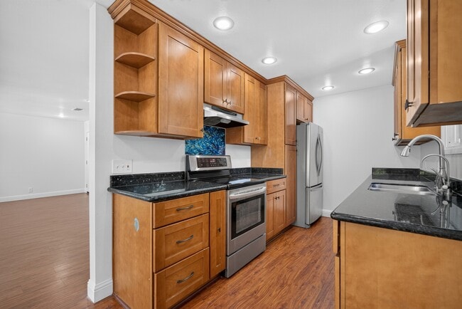 Building Photo - 2045 Larsen Ct
