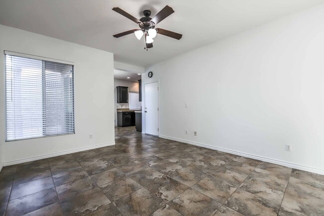 Building Photo - COZY 3 BEDROOM HOUSE FOR RENT