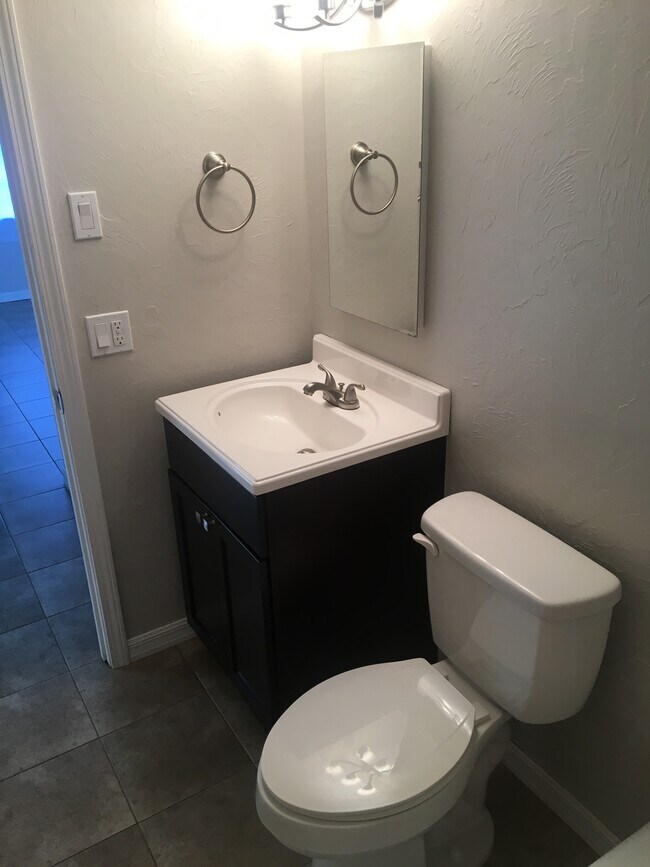 Building Photo - 1027 Hagle Park Rd