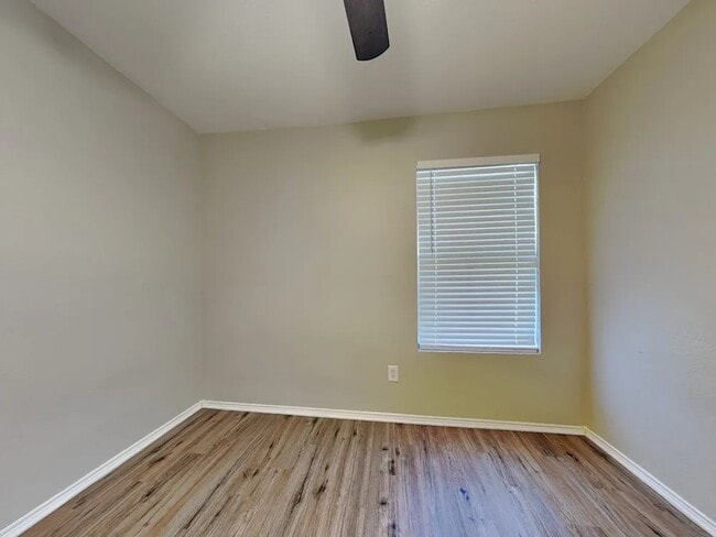 Foto del edificio - 1512 Queens Brook Ln