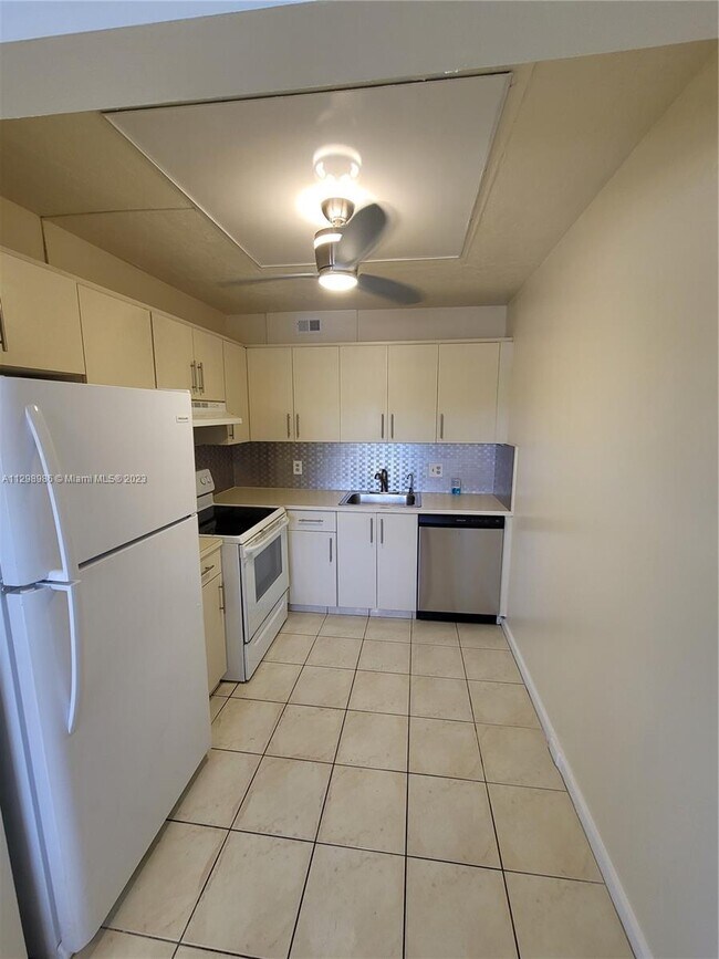 Building Photo - 1551 SW 135th Terrace