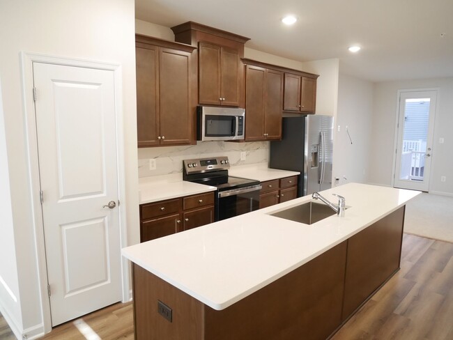 Foto del edificio - NEW BUILD! Four Bedroom Townhome- Prime Lo...