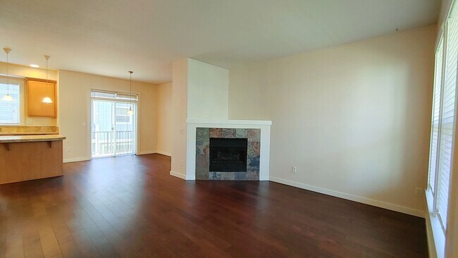 Building Photo - This Great 2 Bedroom 2.5 Bath plus bonus room Townhome in Hillsboro is a Must See!  - $500 off yo...