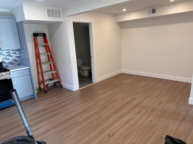 Building Photo - 21 Hensler St