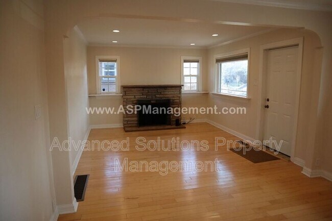 Foto del edificio - 1411 Logan Ave S