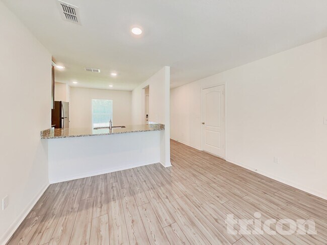 Foto del edificio - 14 Rivera Ln