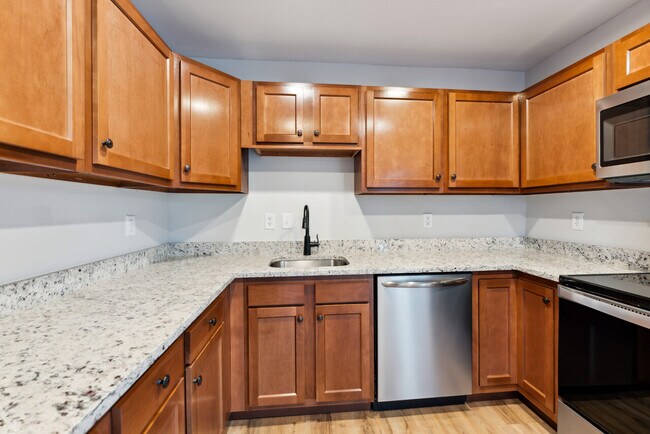 Building Photo - Mechanicsville Rental on Golf Course