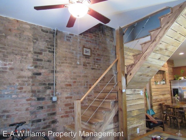 Building Photo - 119 W Clay St