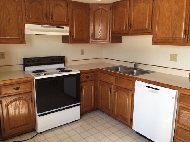 Spacious eat in kitchen - 203 S 16th St