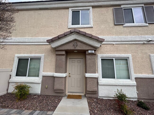 Building Photo - CORNER LOT TOWNHOME WITH 3 BED ROOMS AND 2...