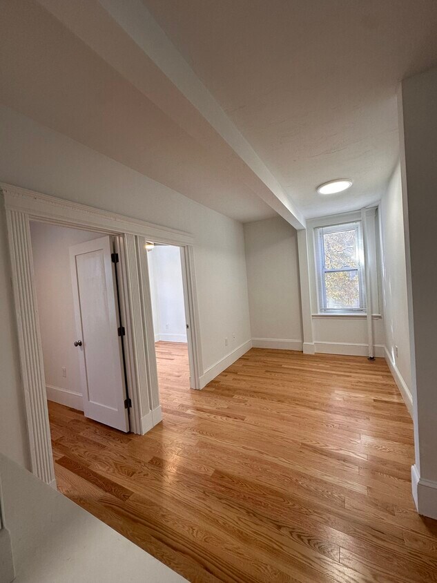 Primary Photo - 62 Louis Prang St