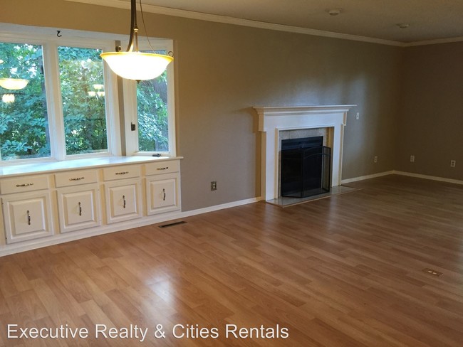 Building Photo - 4 br, 3 bath House - 9271 Lake Rd