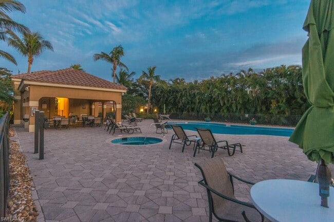 Building Photo - Charming Vasari Condominium