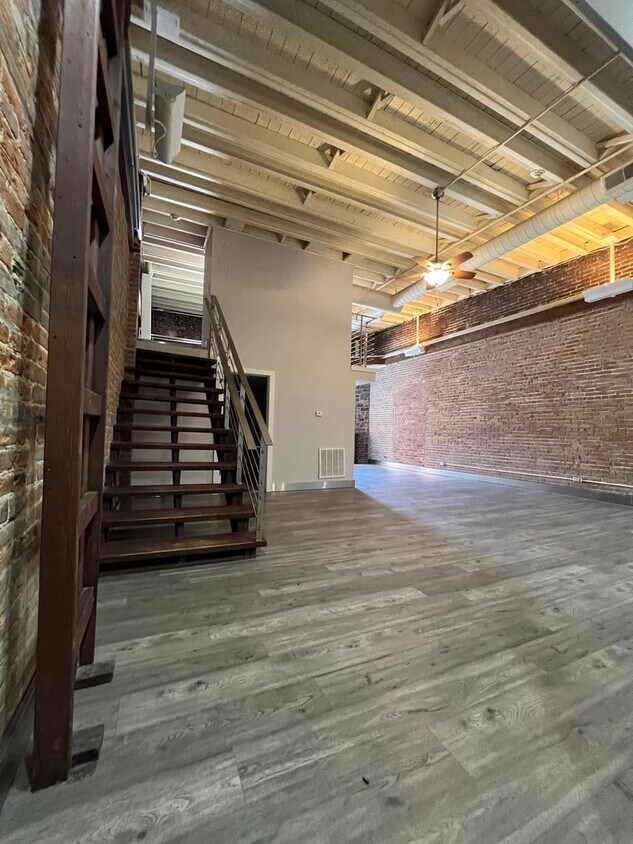 Primary Photo - Beautifully Renovated 1 bedroom 1 bath Lof...