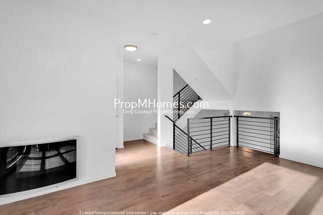 Foto del edificio - Mt. Tabor Three Bedroom Stunner!