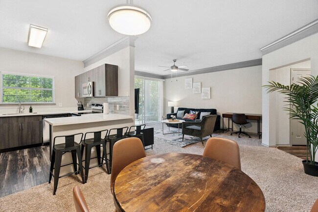 Foto del edificio - 12100 Metric Blvd