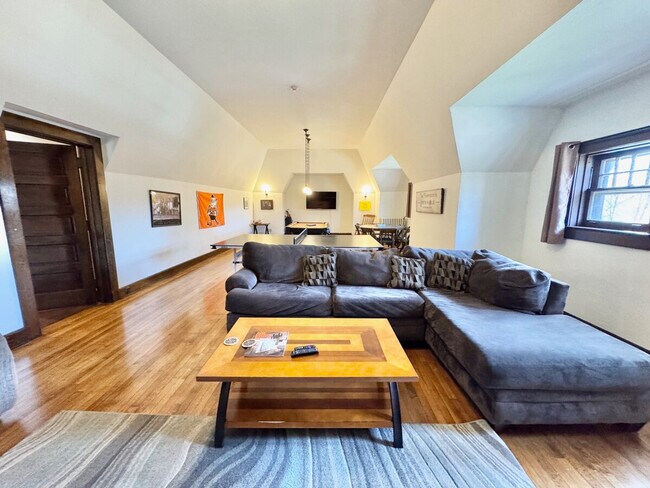 Foto del edificio - 3085 Fairmount Blvd