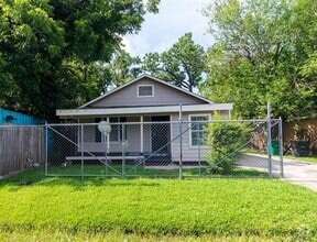 Building Photo - 4634 Clover St