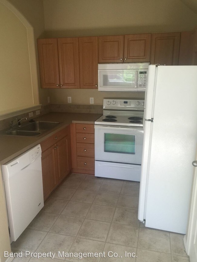 Building Photo - 1264 SW Silver Lake Blvd