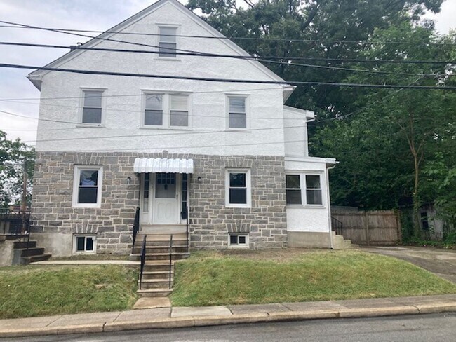 Foto del edificio - 143 N Highland Ave