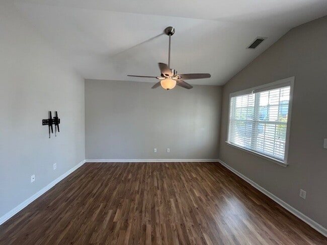 Foto del edificio - Welcome to this well-appointed 3-bedroom, 2-bath home in Leland, NC