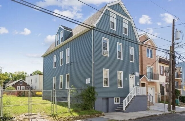 Building Photo - 88 Schley St