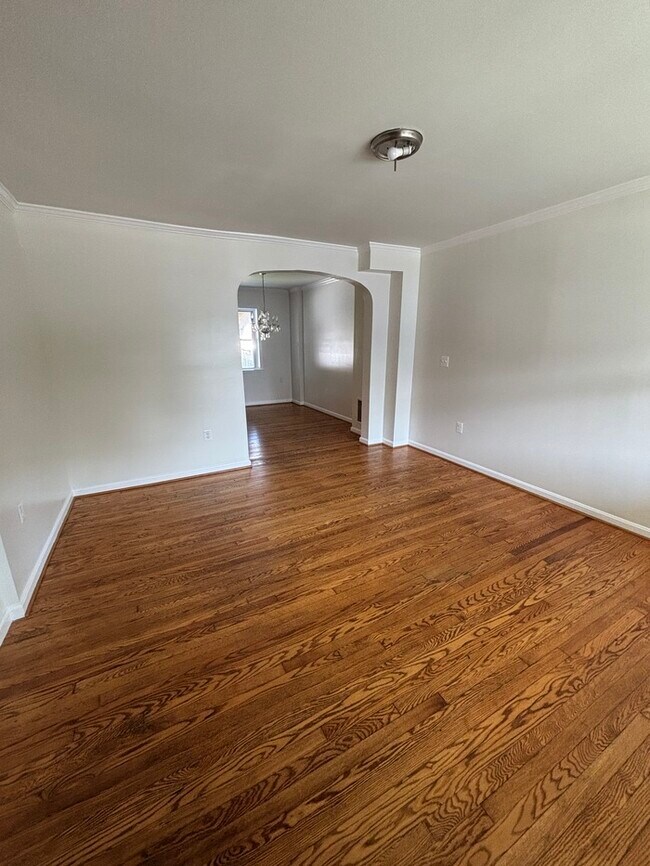 Foto del edificio - 3 Bedroom Townhome, 21206