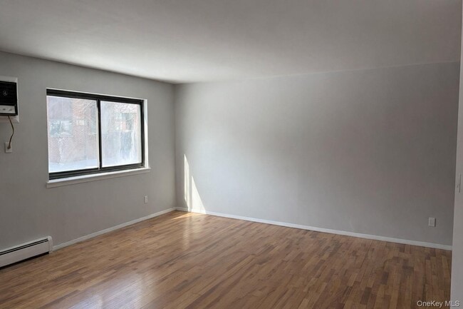 Building Photo - 8 Charles Ln