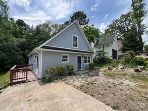 Building Photo - 930 Belvin Ave