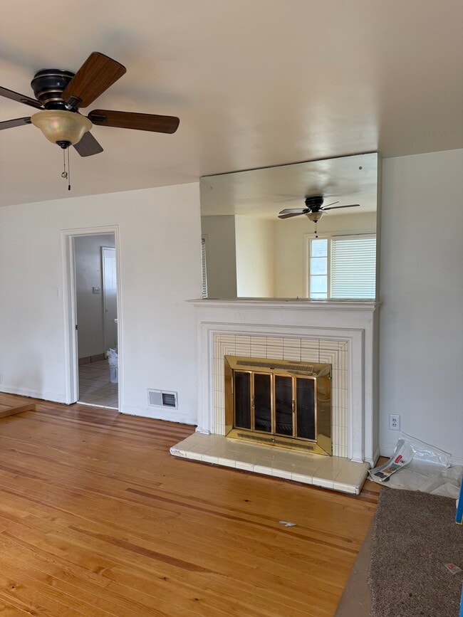 Building Photo - 3585 S 900 E