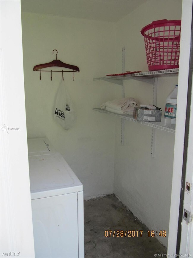 Building Photo - 2 br, 1 bath  - 2920 SW 3rd St