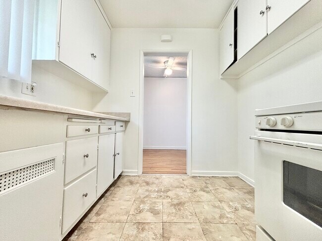 Foto del edificio - 326 Amherst Dr Burbank, CA 91504