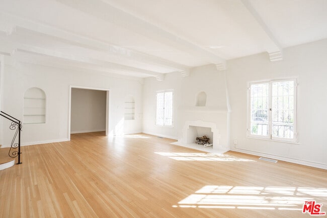 Foto del edificio - 165 S Mansfield Ave